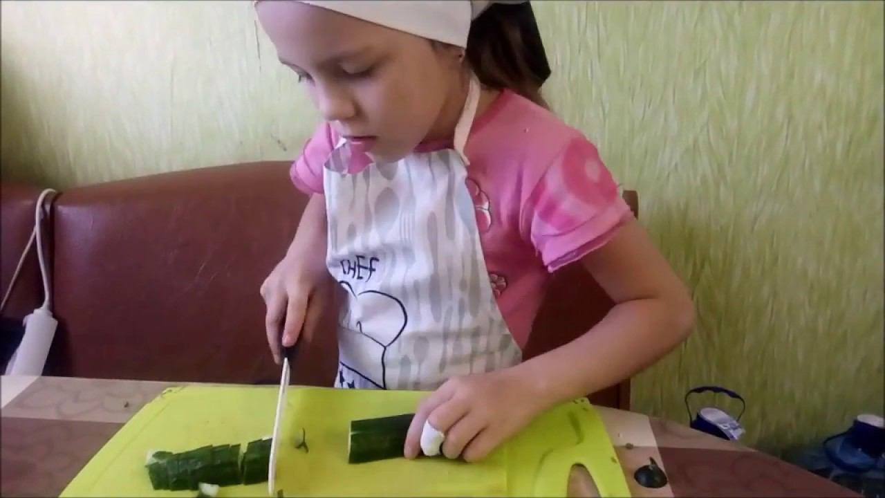 Салат (мастер класс по нарезке огурцов!)