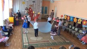 Танец "Нежность" с тканью и цветами