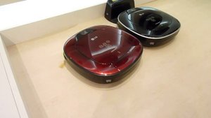 LG Hom-Bot Square