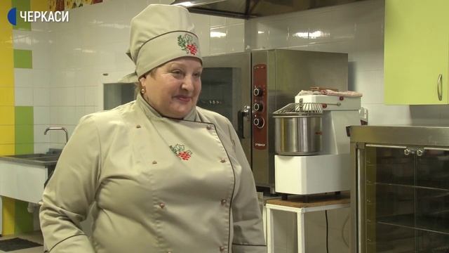 За рецептами Євгена Клопотенка готують у шкільній їдальні Золотоніської гімназії смотреть онлайн