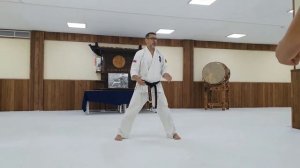Правильное положение стоп при стойке Киба-Дачи