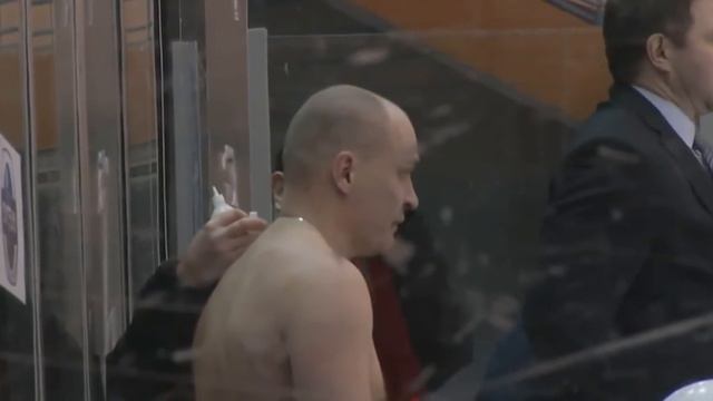 Драка тренеров ТХК - Ижсталь ПОЛНОСТЬЮ смотреть онлайн