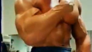 Арнольд Шварцнегер лучший бодибилдер за всю историю спорта