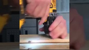 Что делать если застрял саморез ?