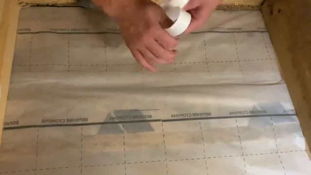 Проклейка стыков ветрозащиты скотчем изоспан Kl + Утепление крыши бани смотреть онлайн