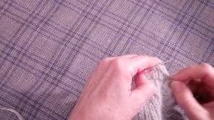 Шапочка из пряжи с пухом норки с вязаной подкладкой