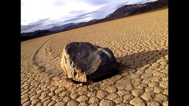 Движущиеся камни в Долине Смерти. смотреть онлайн