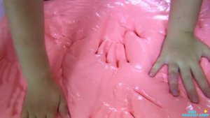 Мама запретила все СЛАЙМЫ дома! Алиса и Яна сделали гигантский лизун!