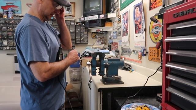 HOW I MAKE MY CLIP-ON EARRINGS // converting regular earrings into clipons смотреть онлайн