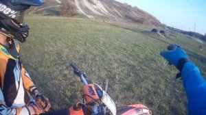 Заруба с КИРЮХОЙ///Honda CR250R VS KTM Exc250///ЧЕРЕЗ МЕНЯ ПЕРЕПРЫГНУЛИ НА МОТОЦИКЛЕ