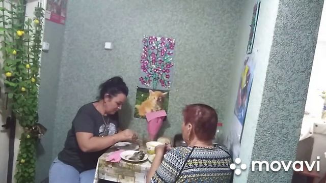 Вот как надо встречать невестку?пообедали селедочкой???