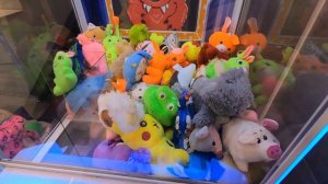 Шок!!! Достали ВСЕ ТОПОВЫЕ игрушки / Играем в аппарате Хватайка