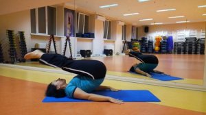 Динамическая Йога.  Халасана (Плуг) и Карнапидасана (Колени к ушам)