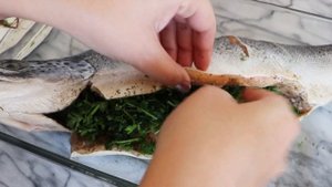 ??? ДИЕТИЧЕСКАЯ форель Проще не бывает - Рыба с зеленью в рукаве или в фольге - Просто быстро Рецеп
