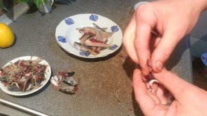 Рыба салака на пару на шпажках.Steamed herring fish