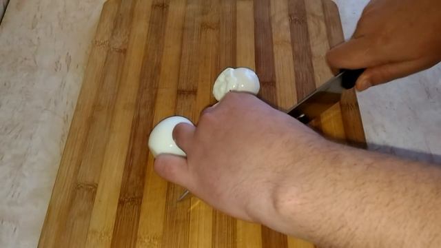 НОВОГОДНИЙ САЛАТ ИЗ СЕМГИ И КРАСНОЙ ИКРЫ #салат #праздничныйсалат #салатскраснойрыбой #салатссемгой