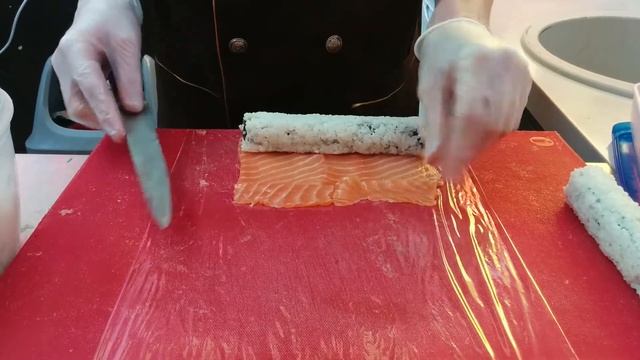 Как с готовить роллы филадельфию классическую смотреть онлайн