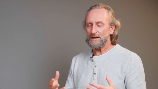 Закон Отражения. Почему Бог допускает так много зла? Почему в Мире так много страданий?