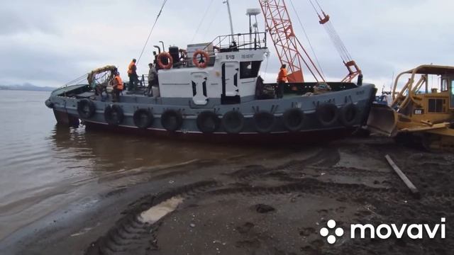 Спуск катера КЖ ,,ПЕЛЕНГ" на воду. смотреть онлайн