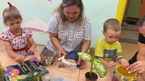 «Творим и вытворяем всей семьей.Домик для цветов Номинация "Семья в стиле эко"
