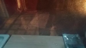 Правильная дезинфекция защитной маски в микроволновки.