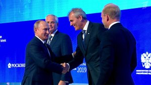 На "Российской энергетической неделе" разговор от энергетики перешел к политике