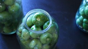 Зеленые помидоры с чесноком на зиму