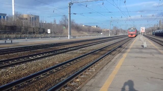 Электропоезд ЭД9Э-0049 на станции трофимовский-1 г. Саратов смотреть онлайн