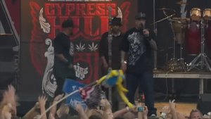 Cypress Hill - "Hits From The Bong" (Live at Lollapalooza 2010)