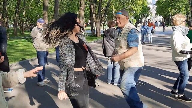 Шаланды полные кефали!!!Танцы в саду Шевченко,Харьков.