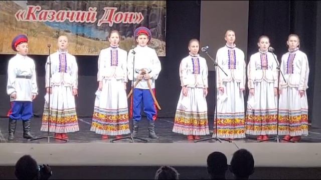 Вокальный ансамбль ПРАЗДНИК, историческая песня донских казаков У нас было, братцы, на тихом Дону, н