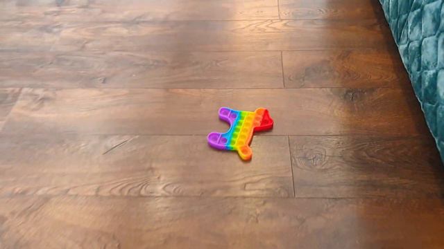 Монстр под кроватью - воришка, украл поп ит pop it. Эмин учит правила поведения смотреть онлайн