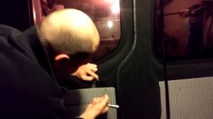 ЗАМЕНА СРЕДНЕГО РОЛИКА БОКОВОЙ ДВЕРИ Trafic, Vivaro