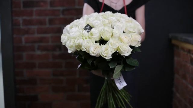 Букет из 51 белой розы с зеленоватым оттенком сорта Mondial (Эквадор) смотреть онлайн