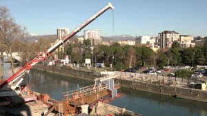 В Сочи приступили к монтажу пролета моста "Волшебный лист"