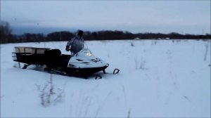 Сани для снегохода "Царек" и снегоход "Тайга Варяг 550".