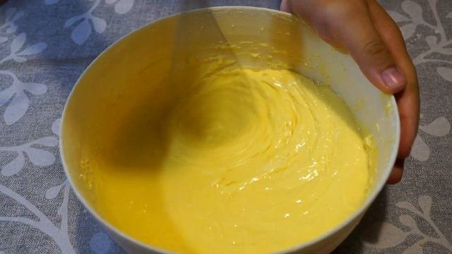 Вкусный простой рецепт морковного пирога с изюмом.