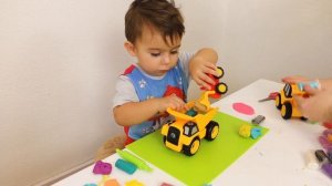 Игры с Матвейкой - лепим из Play doh, Свинка Пеппа и Гамбургер из пластилина