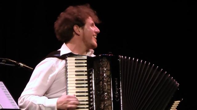 Pietro Adragna - Tico Tico & Flight of the Bumblebee смотреть онлайн