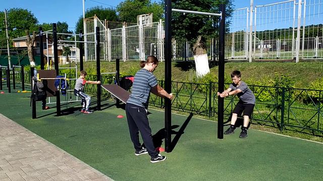 Приседания. 
Комплекс по профессору И.П.Неумывакину