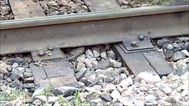 Рельсы, шпалы и вагоны смотреть онлайн
