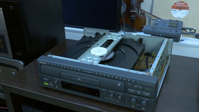 TOSHIBA XR-LK65 проигрыватель LD, CD дисков. Что и как? Интересно... смотреть онлайн