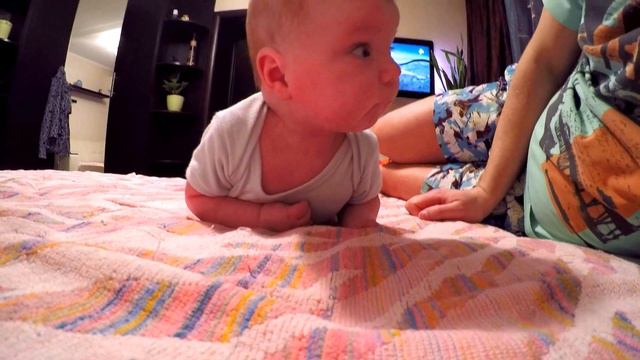 Научились переворачиваться на живот смотреть онлайн