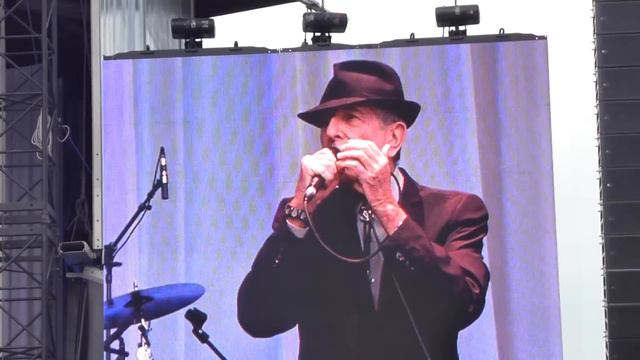 Leonard Cohen- Dance Me to the End of Love -Live in Amsterdam 21-08-2012 смотреть онлайн