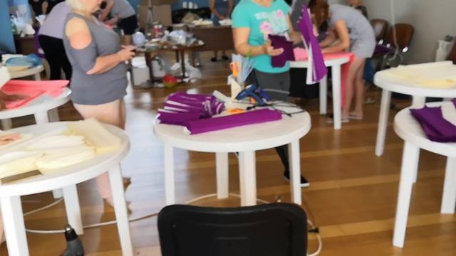 Шёл второй день обучения в Ростовых цветов и Светильников в Москве. смотреть онлайн