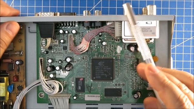 Разбираем на детали спутниковый ресивер Dreamsky DSR-3000 смотреть онлайн