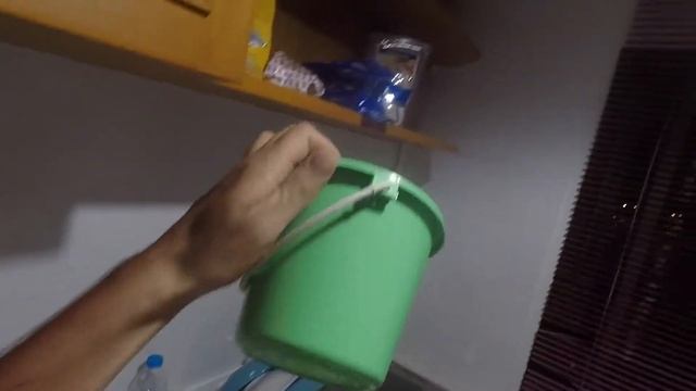 Как варить креветки? Опасно! В пластмассовом ведерке и с кипятильником.. Тайланд. Пхукет смотреть онлайн