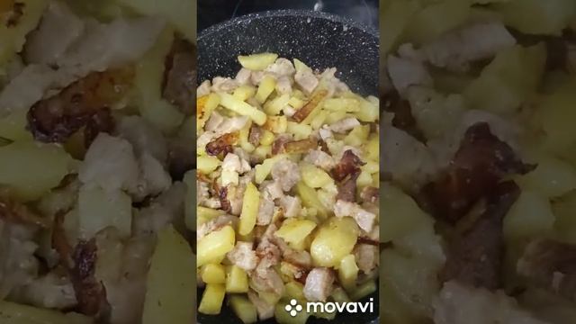 Готовлю ужин, жареная картошка с беконом?#жаренаякартошка #ужин #ужиннасковороде