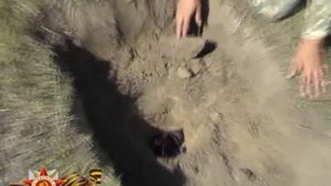 Установка памятника в селе Герман, Молдова.