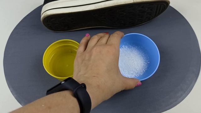 2 способа БЫСТРО очистить белую подошву смотреть онлайн